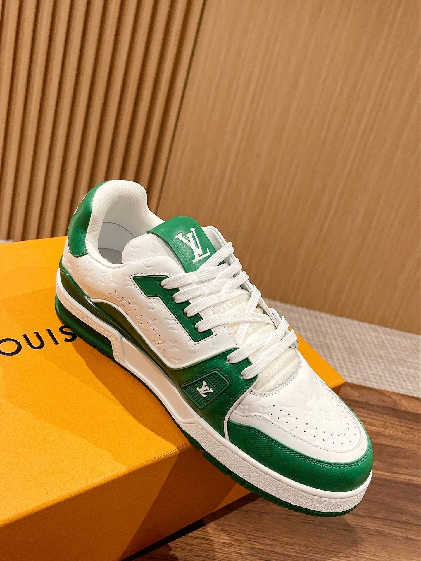 Couple's ðð¿ð®ð¶ð»ð²ð¿ series latest sports shoes