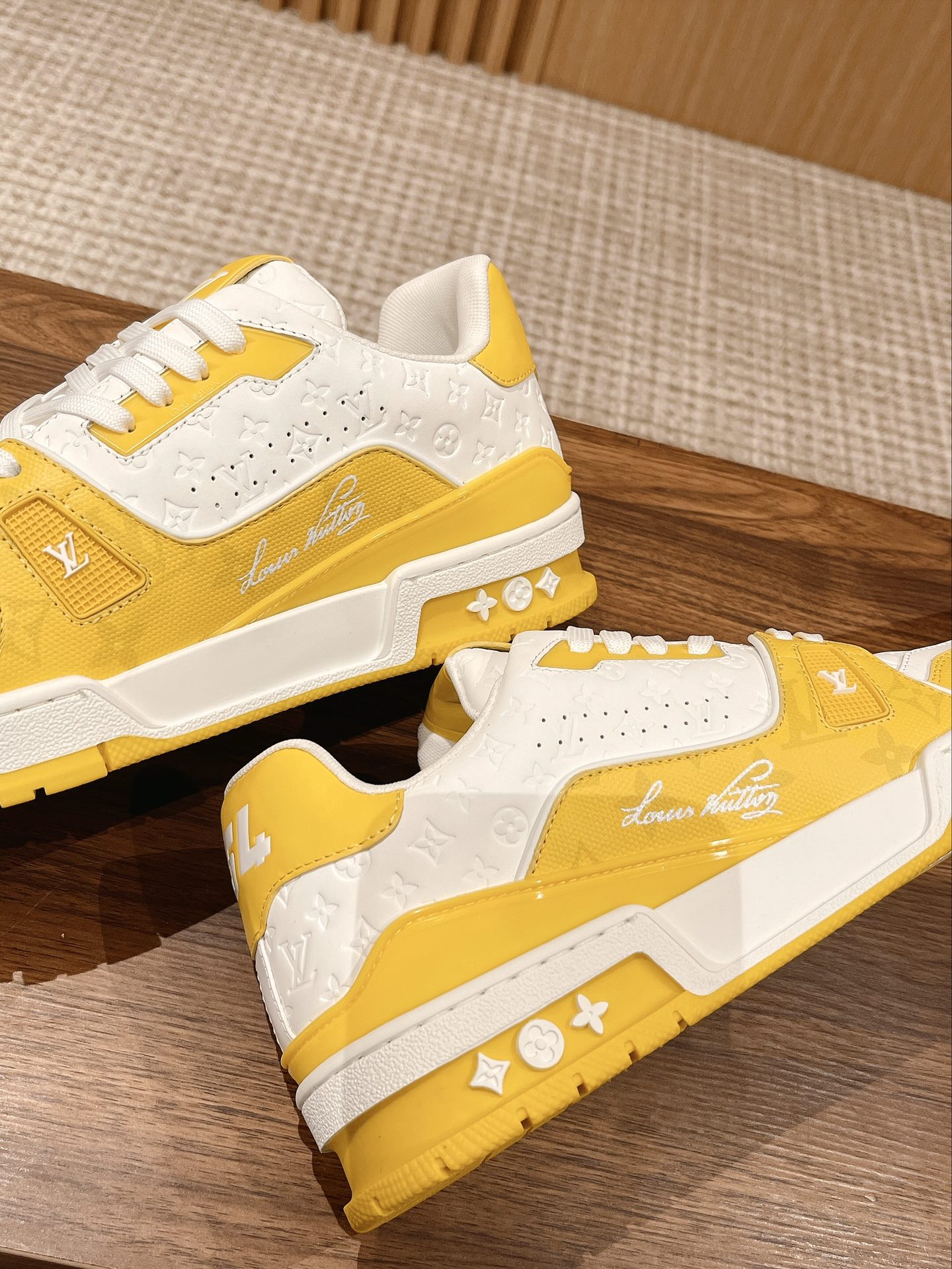 Couple's ðð¿ð®ð¶ð»ð²ð¿ series latest sports shoes