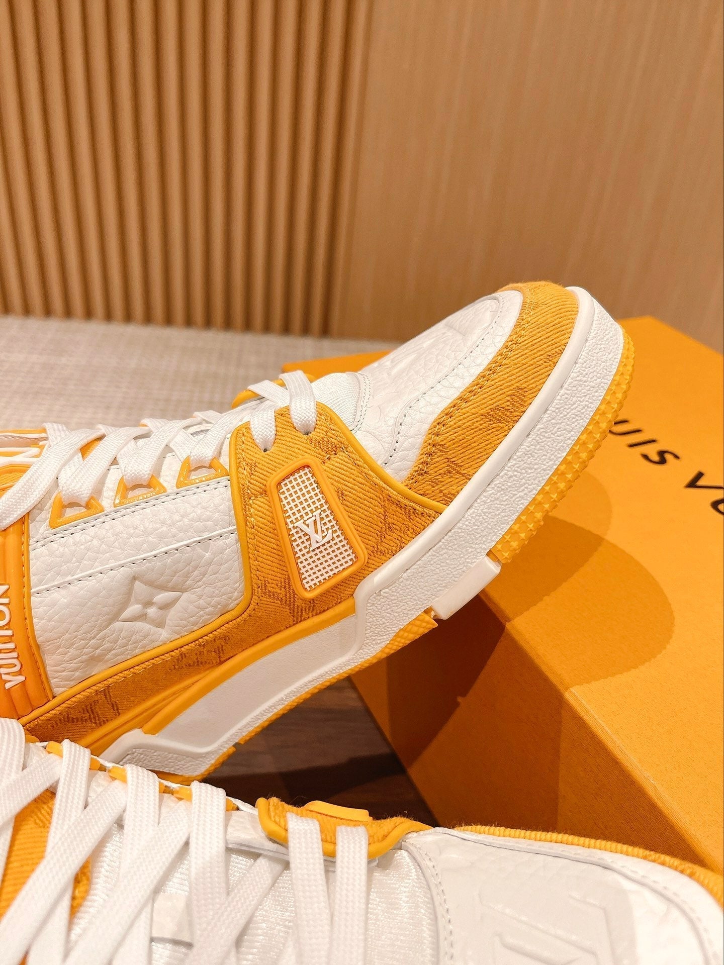 Couple's ðð¿ð®ð¶ð»ð²ð¿ series latest sports shoes