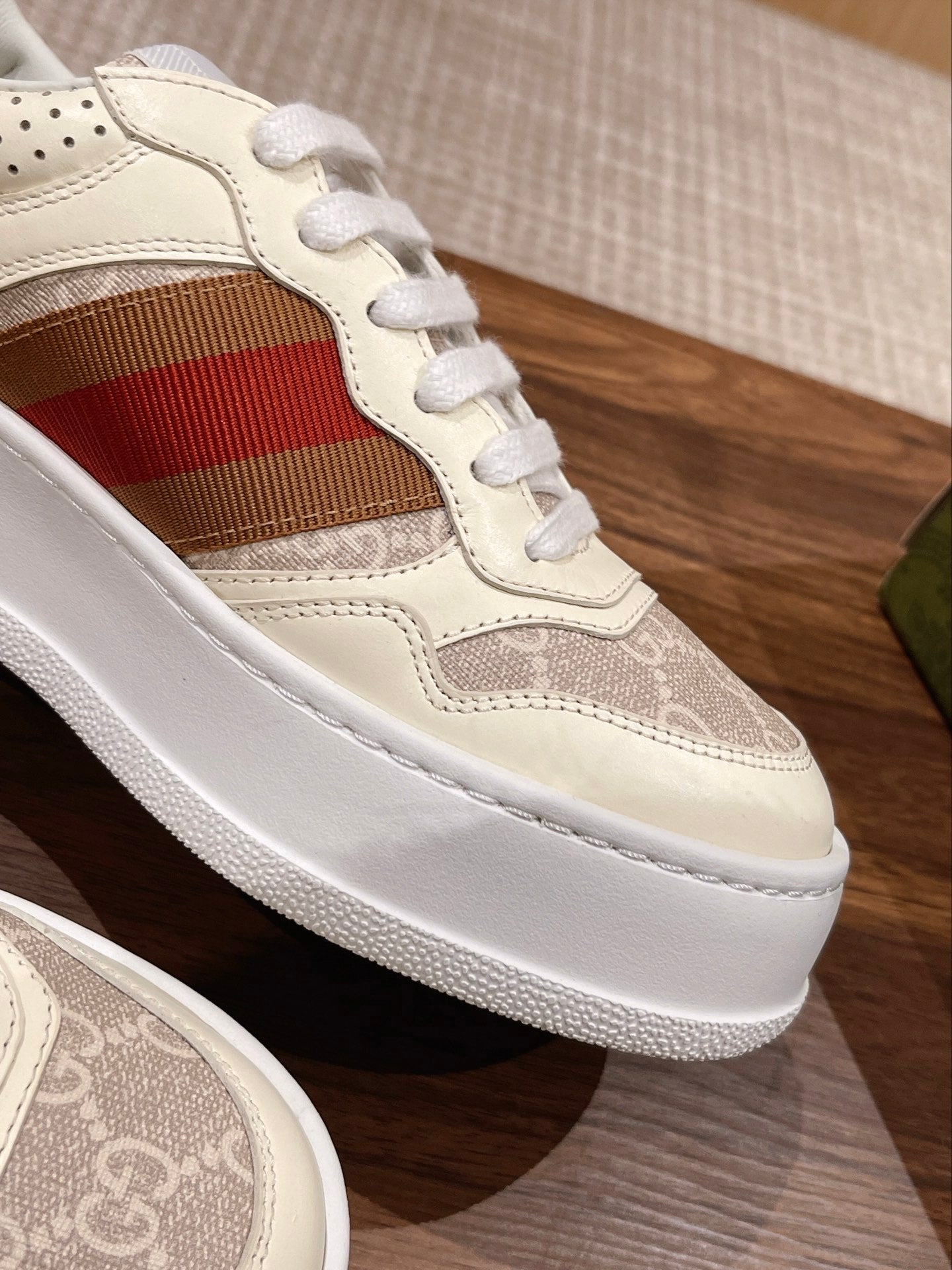 Couple's 𝐂𝐡𝐮𝐧𝐤𝐲 latest biscuit shoes