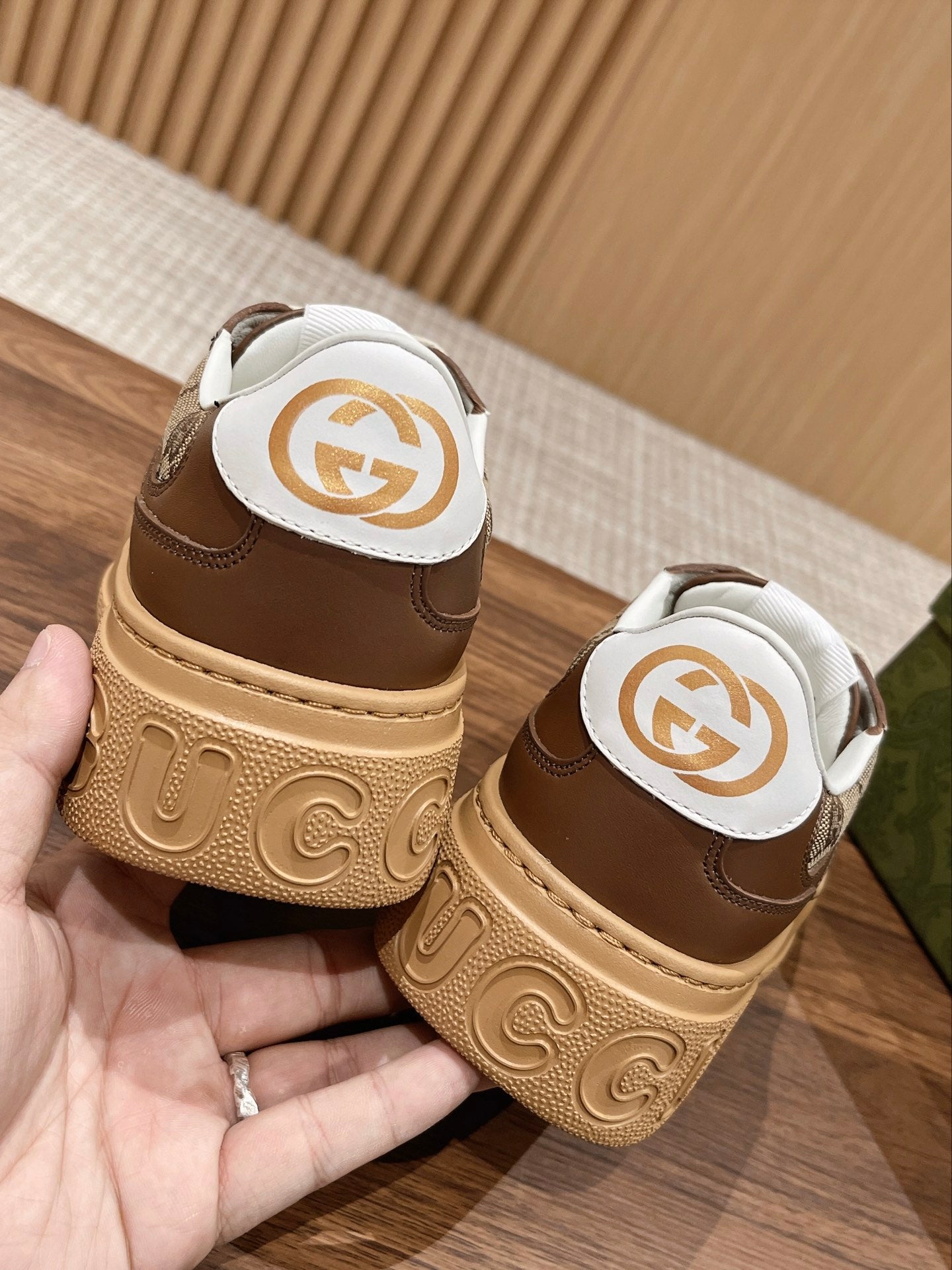 Couple's 𝐂𝐡𝐮𝐧𝐤𝐲 latest biscuit shoes