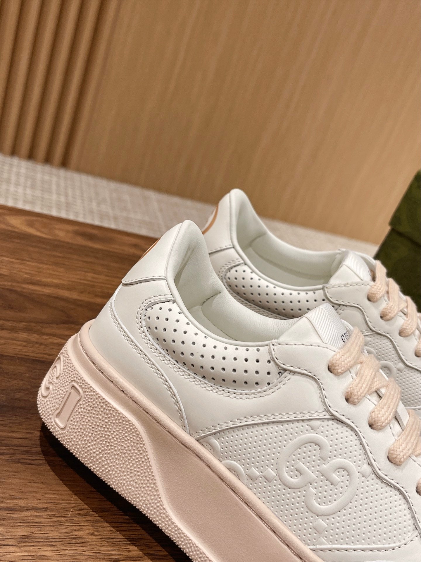 Couple's 𝐂𝐡𝐮𝐧𝐤𝐲 latest biscuit shoes