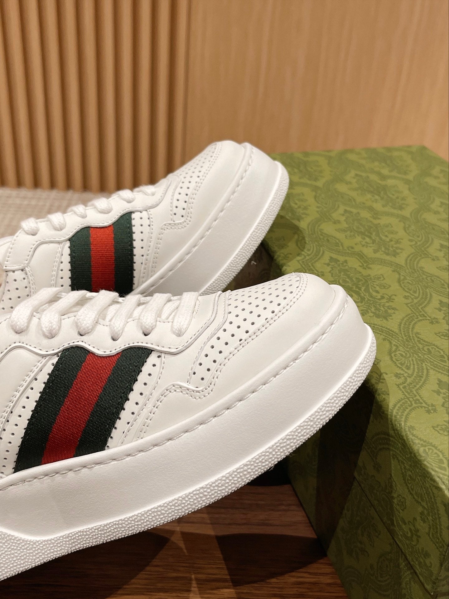 Couple's 𝐂𝐡𝐮𝐧𝐤𝐲 latest biscuit shoes