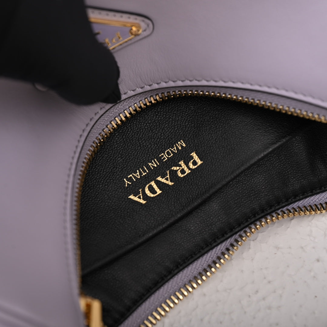 Pra Arqué small leather shoulder bag