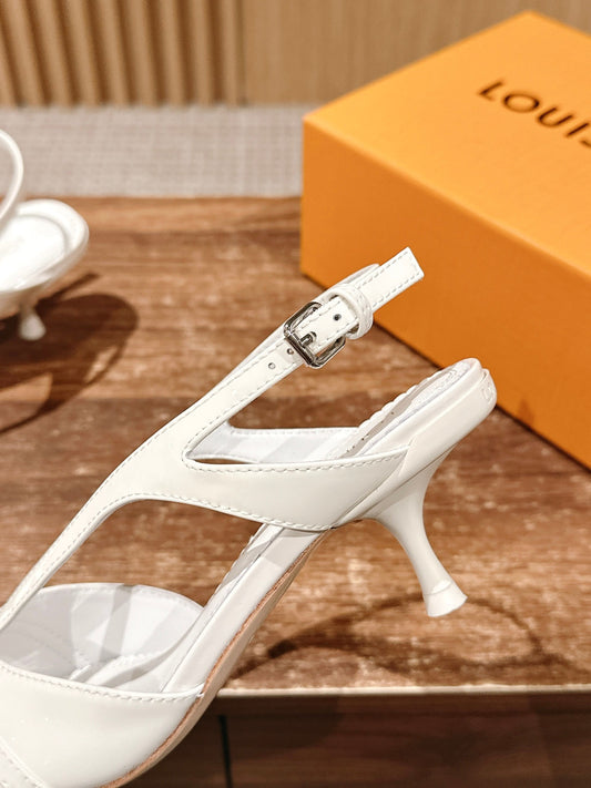 𝐋𝐎𝐔𝐈𝐒*New square buckle