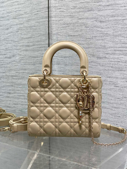 CD new product Daphne bag