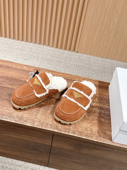 Pra New fluffy slippers