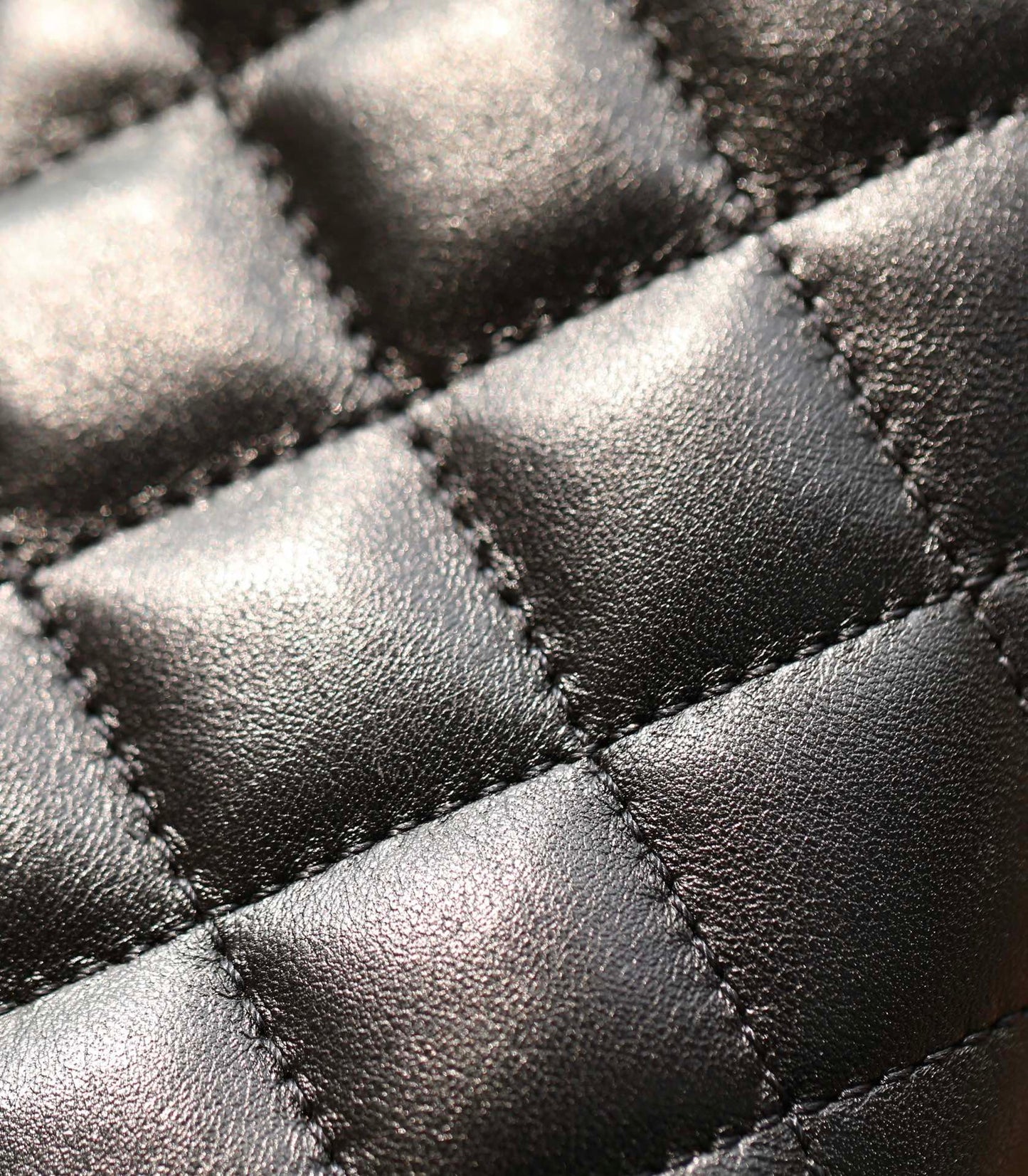 Chan New 24p Pearl chain flap bag