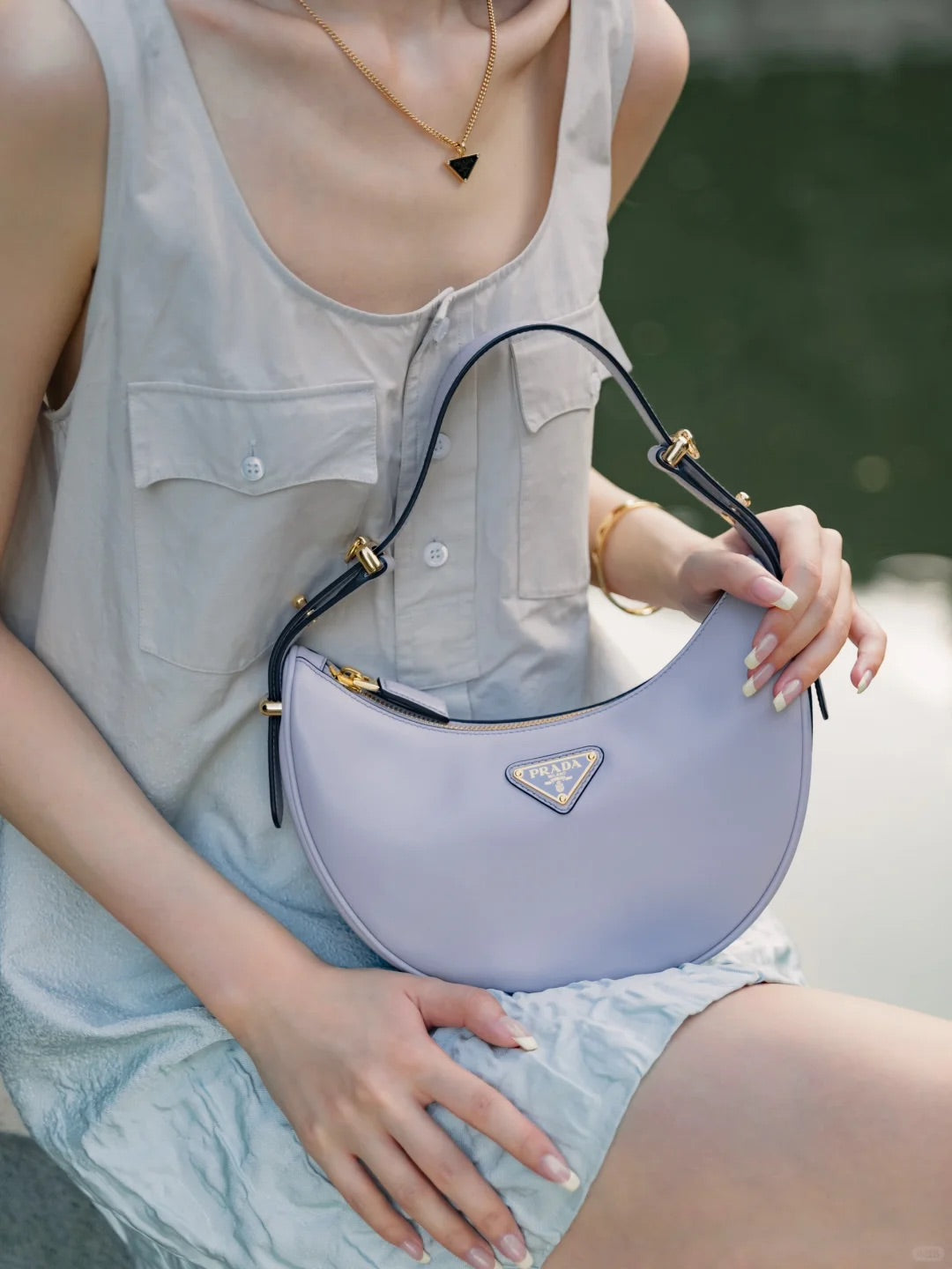 Pra Arqué small leather shoulder bag