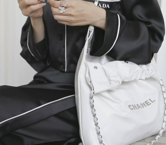 Chan New 22bag tote bag