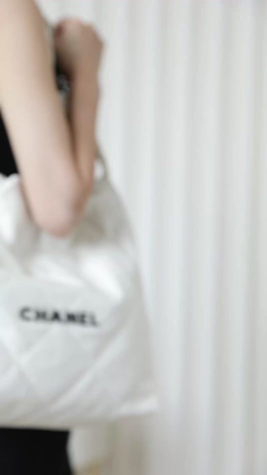 Chan New 22bag medium tote bag