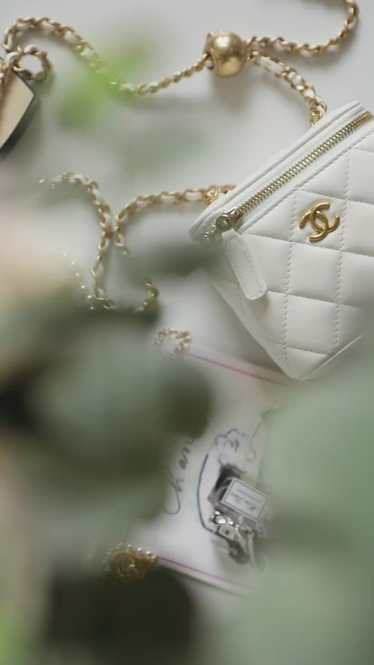 Chan New 23s Chain cosmetic bag