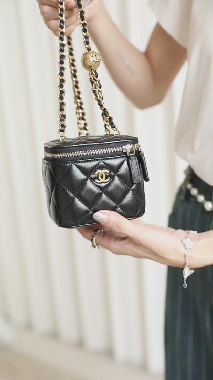 Chan New 23s Chain cosmetic bag