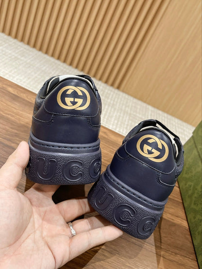 Couple's 𝐂𝐡𝐮𝐧𝐤𝐲  latest biscuit shoes