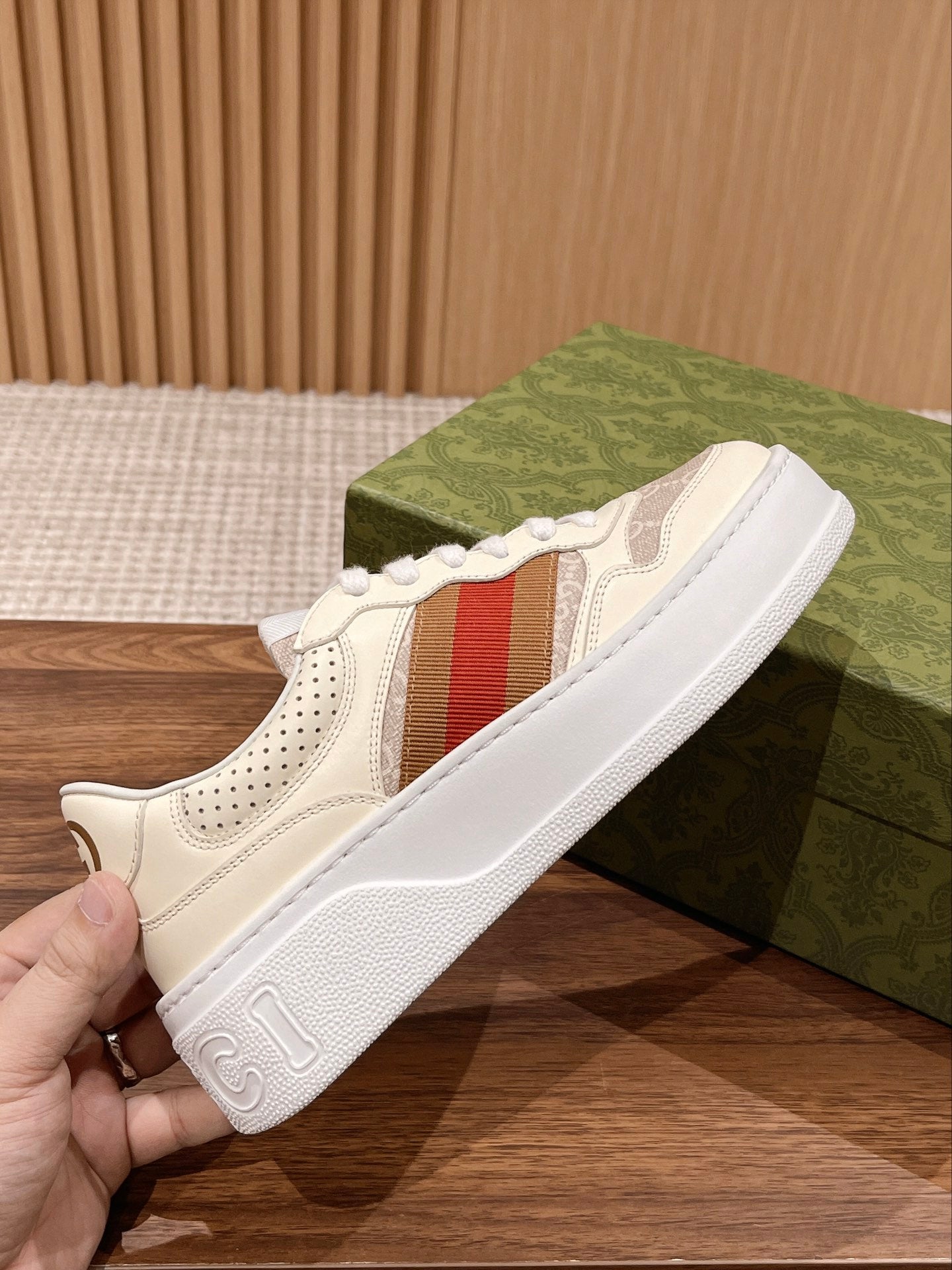 Couple's 𝐂𝐡𝐮𝐧𝐤𝐲  latest biscuit shoes