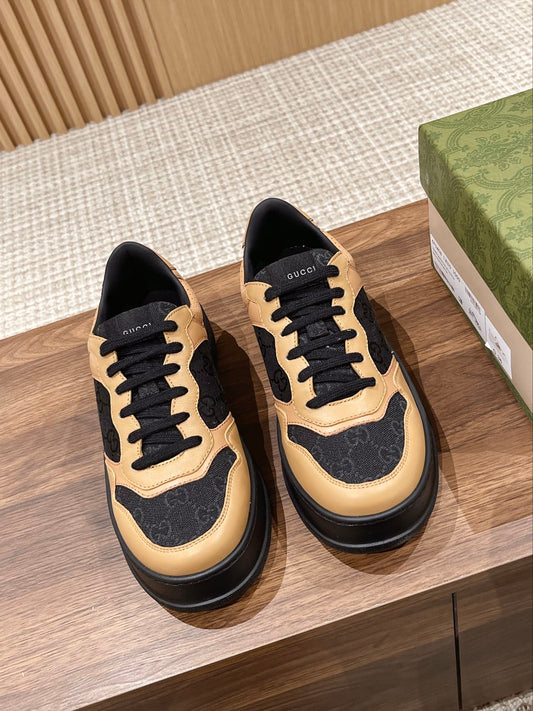 Couple's 𝐂𝐡𝐮𝐧𝐤𝐲 latest biscuit shoes