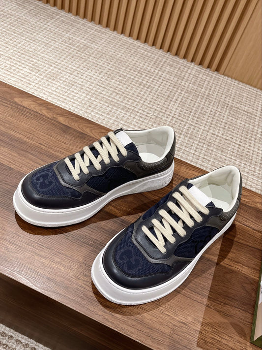 Couple's 𝐂𝐡𝐮𝐧𝐤𝐲  latest biscuit shoes