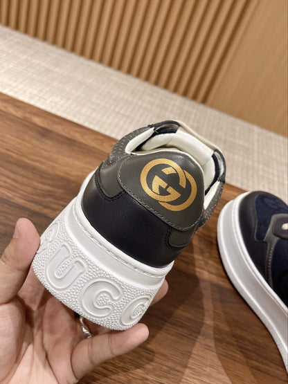 Couple's 𝐂𝐡𝐮𝐧𝐤𝐲  latest biscuit shoes