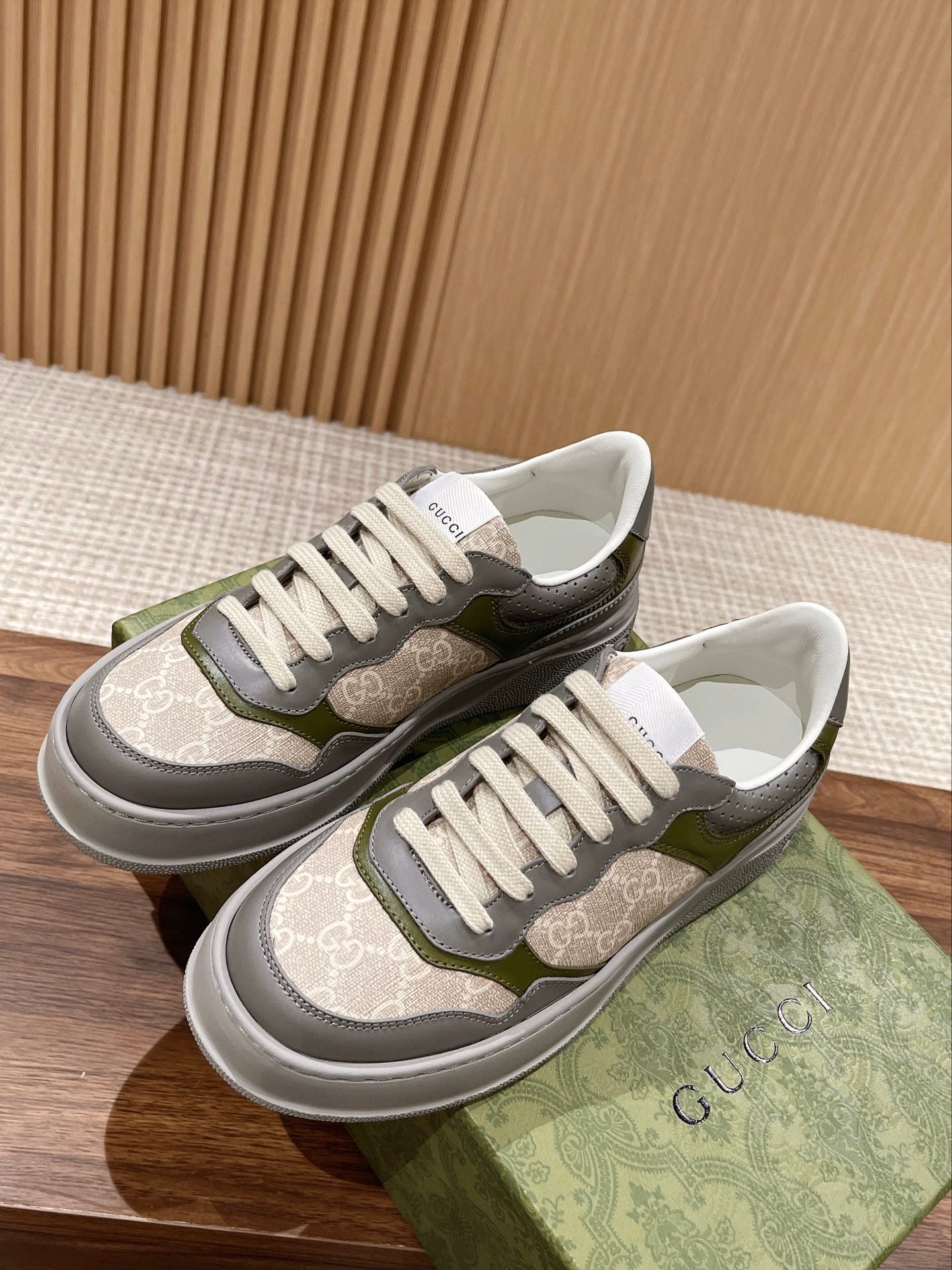 Couple's 𝐂𝐡𝐮𝐧𝐤𝐲  latest biscuit shoes