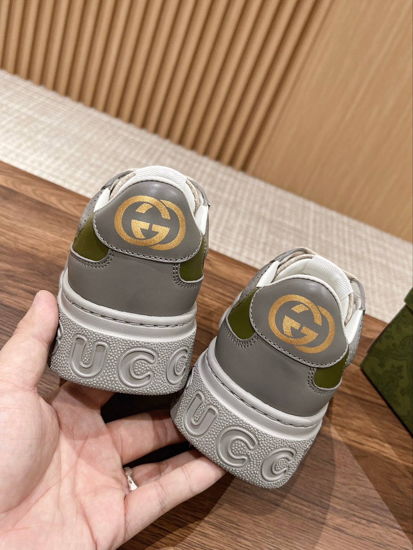 Couple's 𝐂𝐡𝐮𝐧𝐤𝐲  latest biscuit shoes