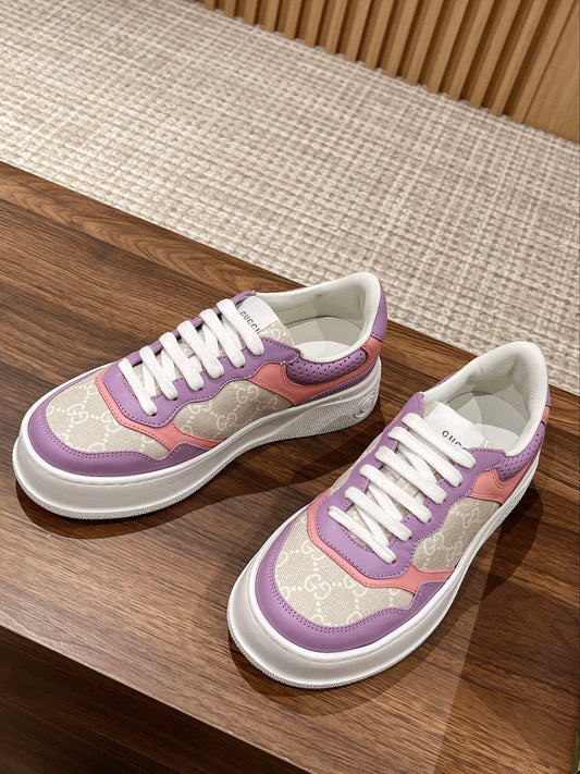 Couple's 𝐂𝐡𝐮𝐧𝐤𝐲  latest biscuit shoes