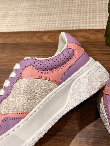 Couple's 𝐂𝐡𝐮𝐧𝐤𝐲  latest biscuit shoes