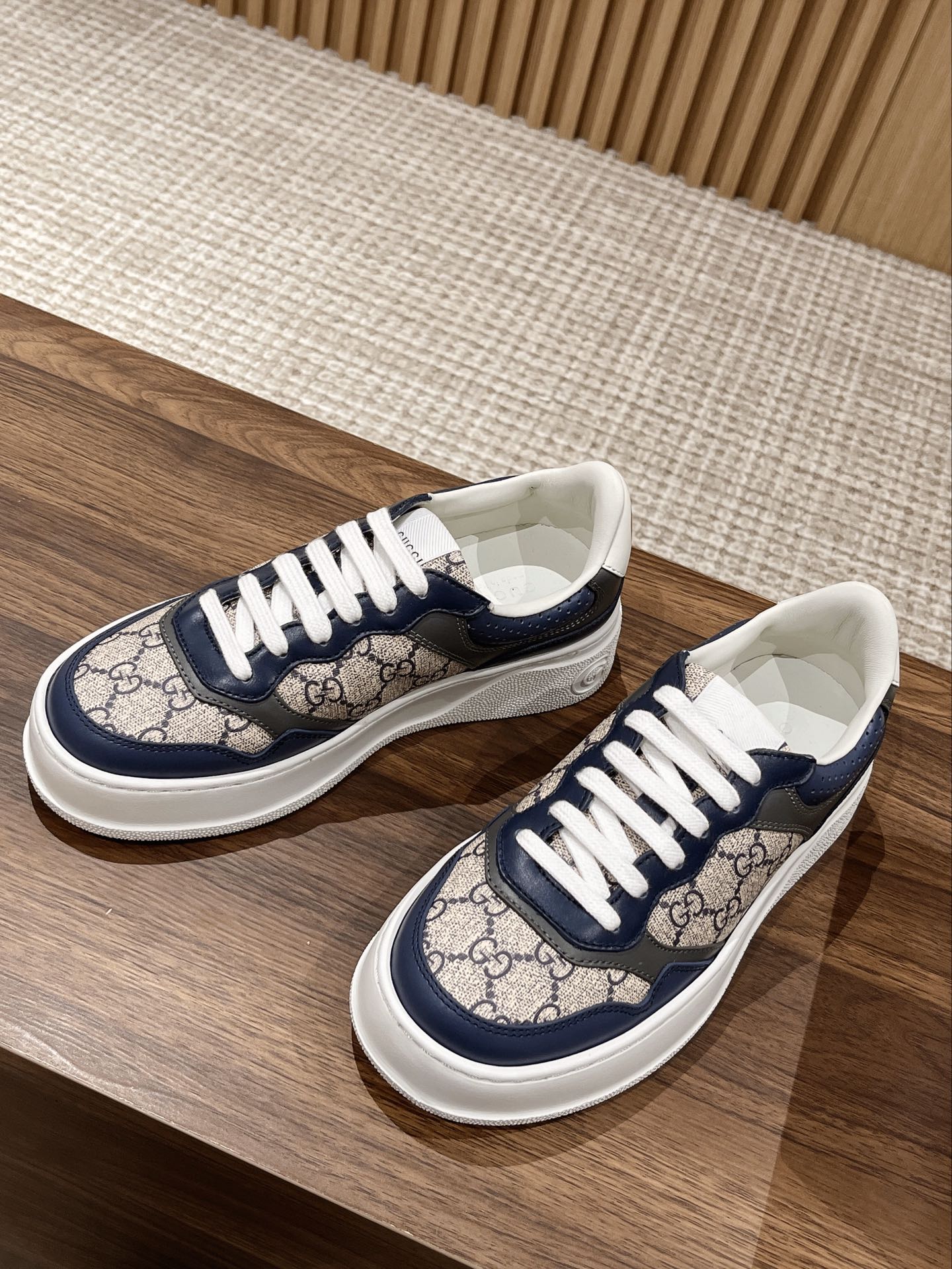 Couple's 𝐂𝐡𝐮𝐧𝐤𝐲  latest biscuit shoes