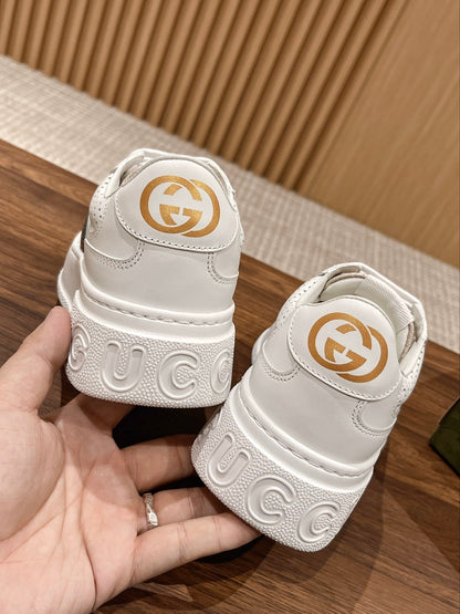 Couple's 𝐂𝐡𝐮𝐧𝐤𝐲  latest biscuit shoes