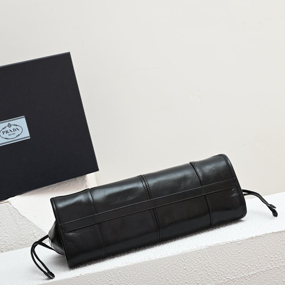 Pra LuxSoft Medium leather handbag