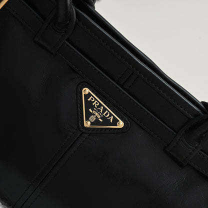 Pra LuxSoft Medium leather handbag