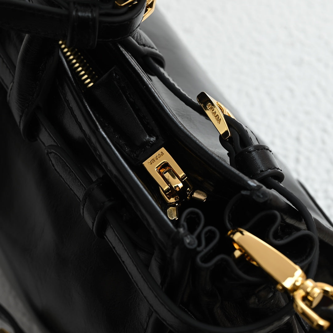 Pra LuxSoft Medium leather handbag