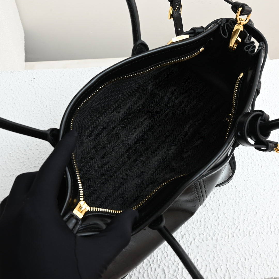 Pra LuxSoft Medium leather handbag