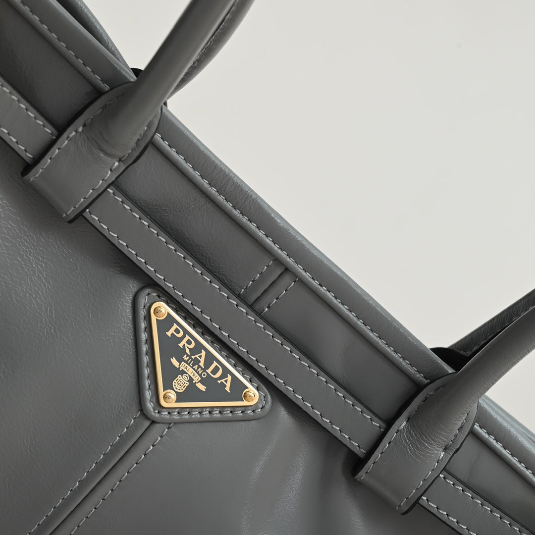 Pra LuxSoft Medium leather handbag