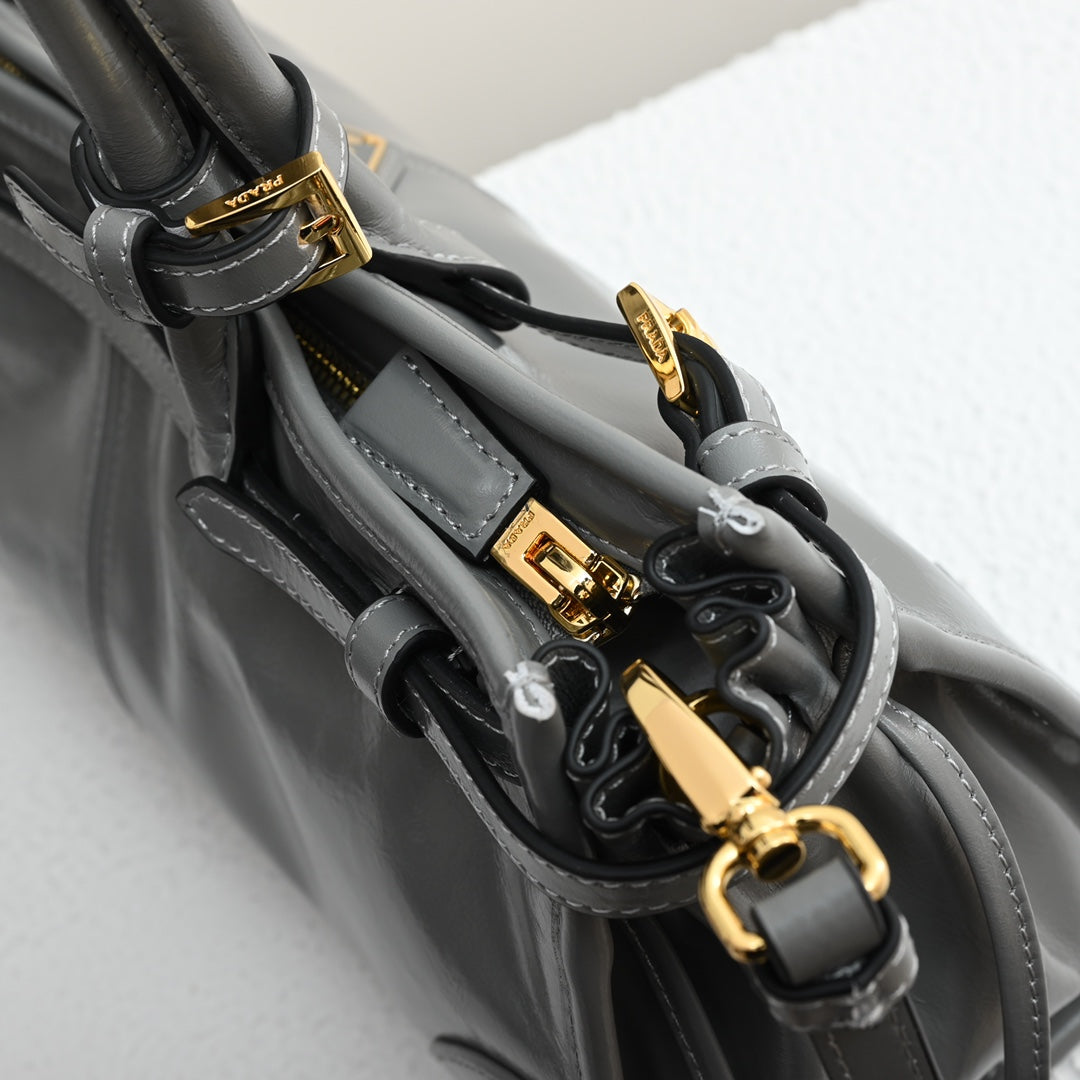 Pra LuxSoft Medium leather handbag