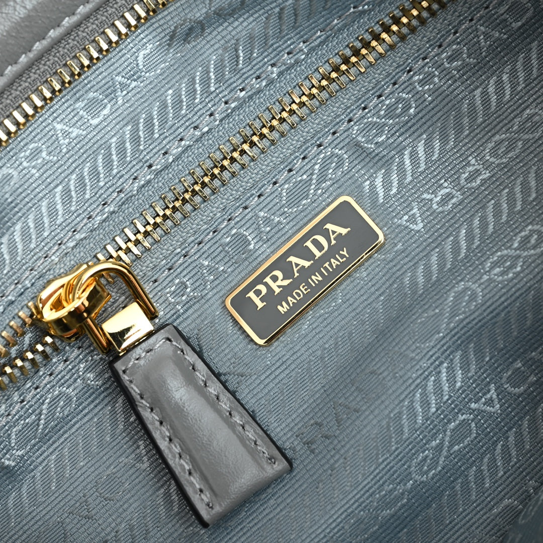 Pra LuxSoft Medium leather handbag
