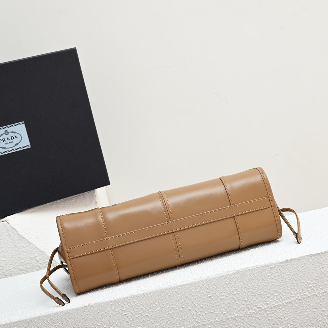Pra LuxSoft Medium leather handbag