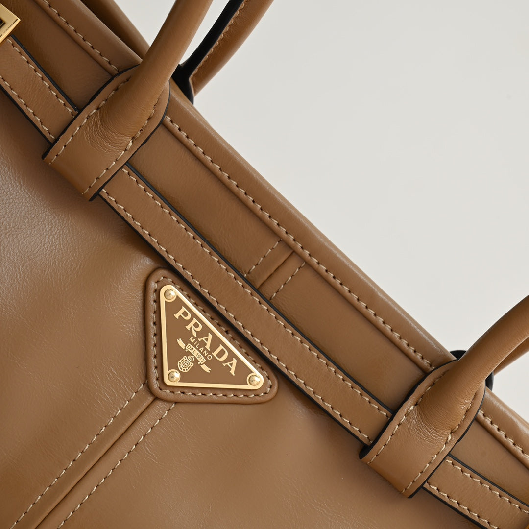 Pra LuxSoft Medium leather handbag