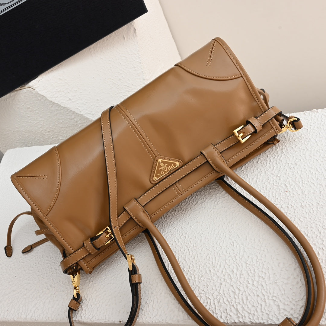 Pra LuxSoft Medium leather handbag