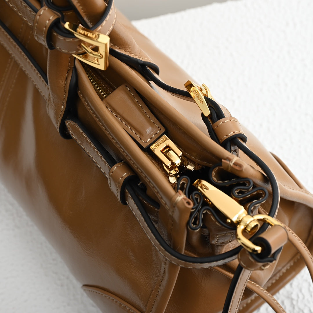 Pra LuxSoft Medium leather handbag