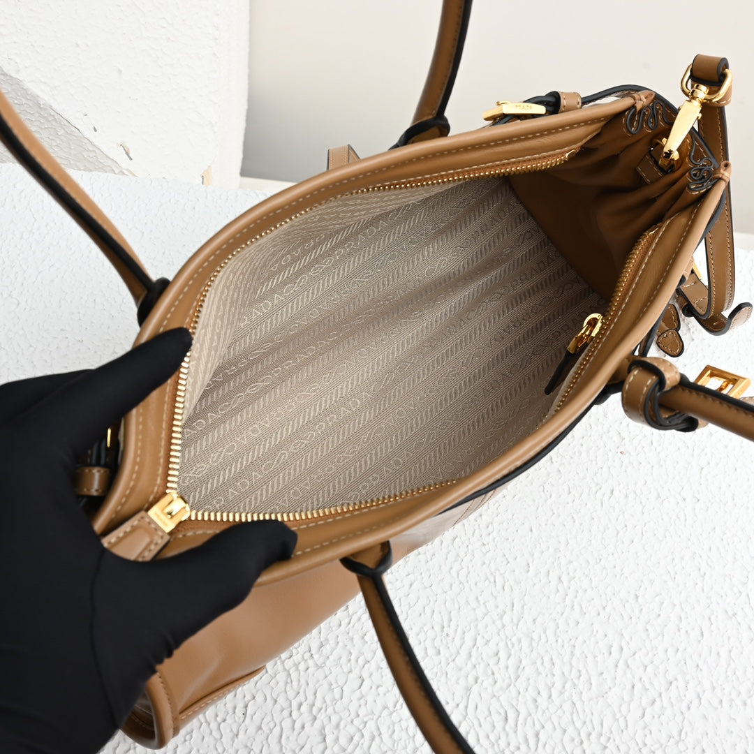 Pra LuxSoft Medium leather handbag