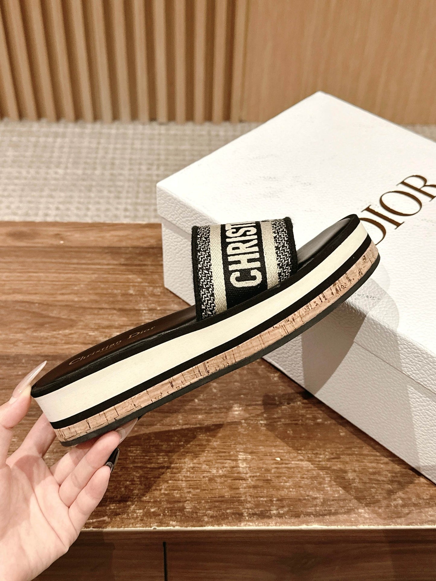 D*New thick-soled slippers