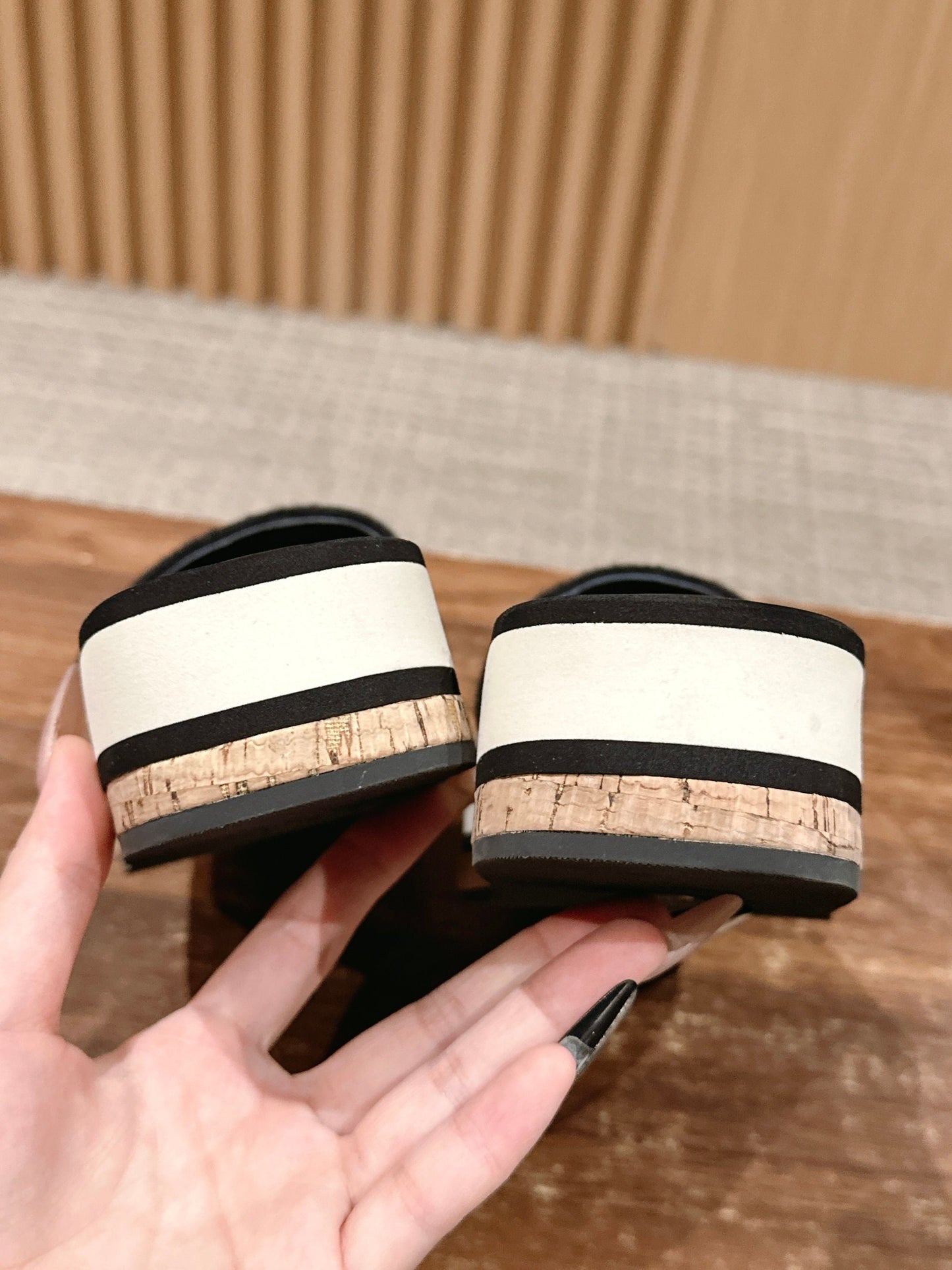 D*New thick-soled slippers