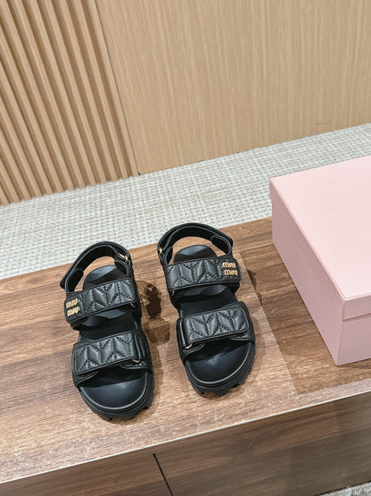 𝐌𝐈*𝐌𝐈* New sandals