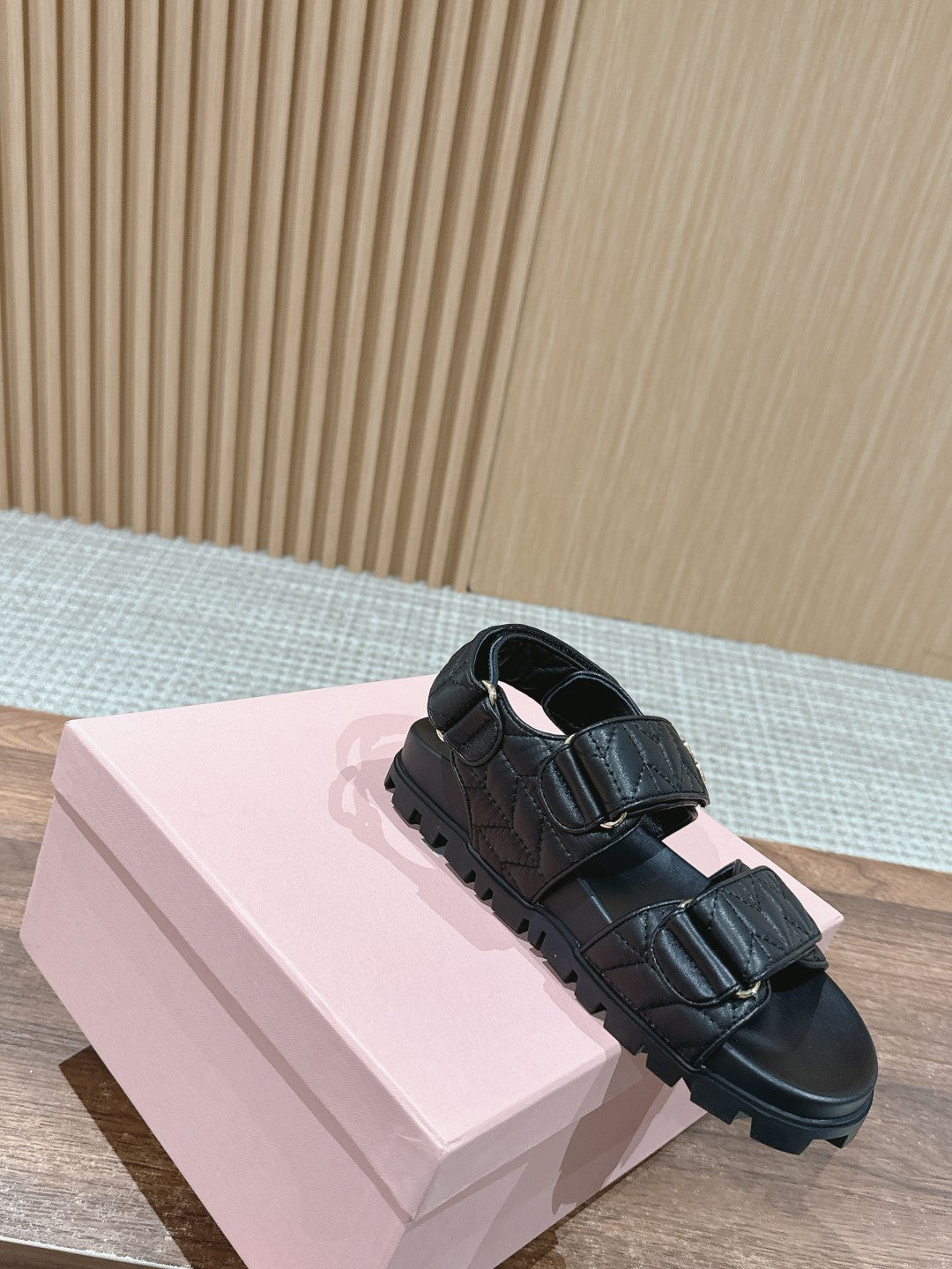 𝐌𝐈*𝐌𝐈* New sandals