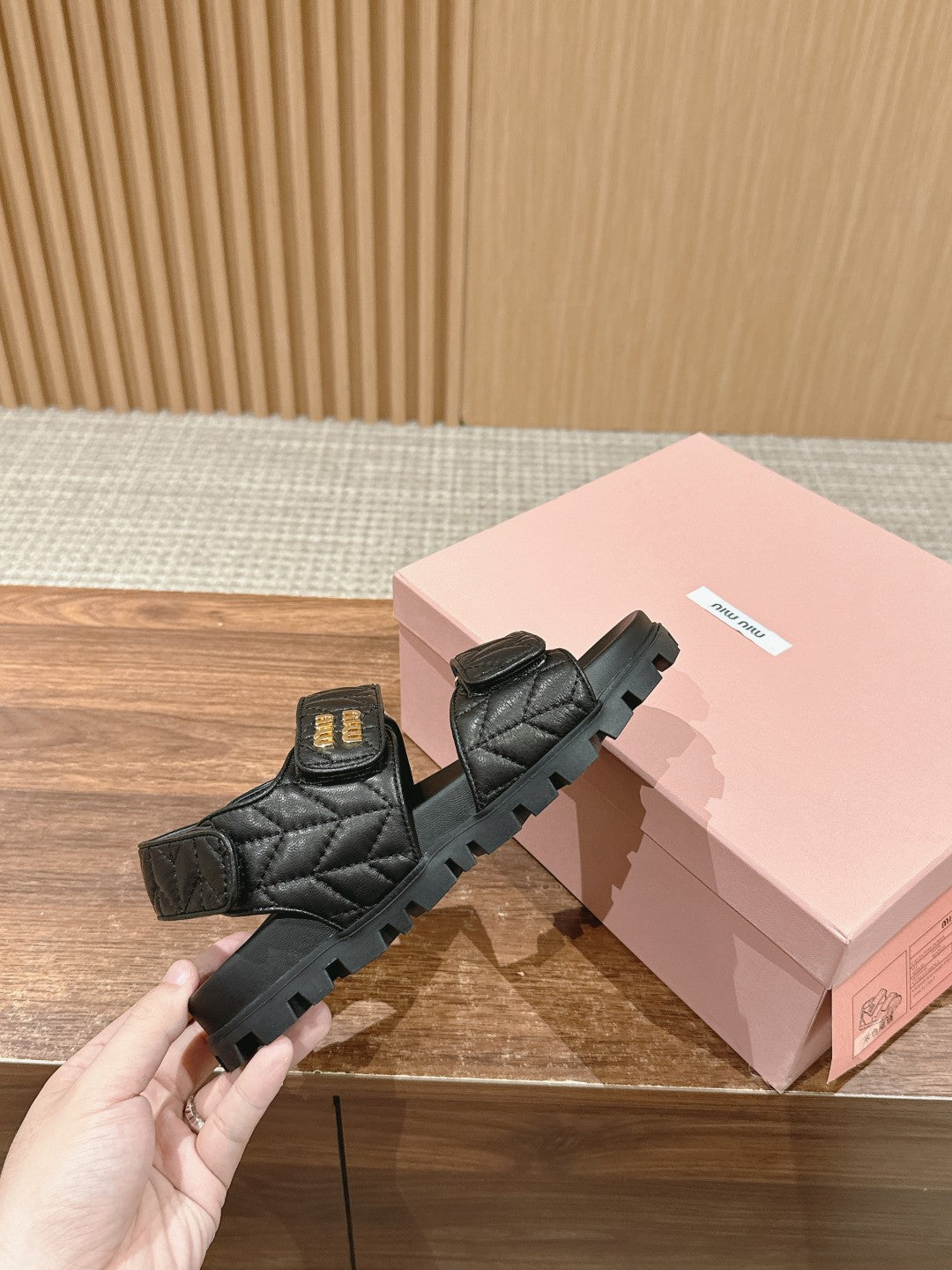 𝐌𝐈*𝐌𝐈* New sandals