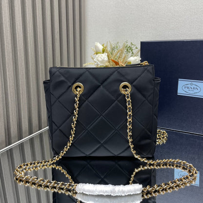 Pra re-eidition 1995 New tote Bags