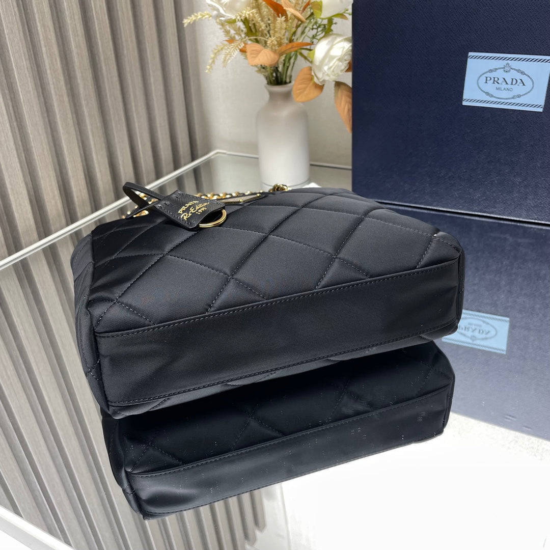 Pra re-eidition 1995 New tote Bags