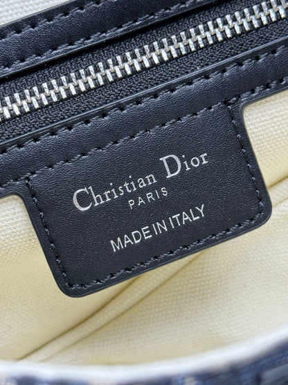 CD High version 💯  saddle bag