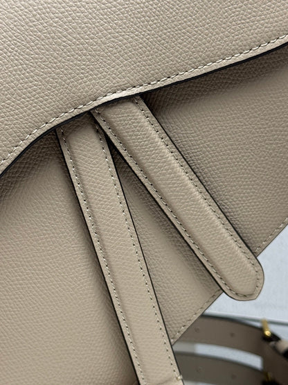 CD High quality 💯D* saddle bag