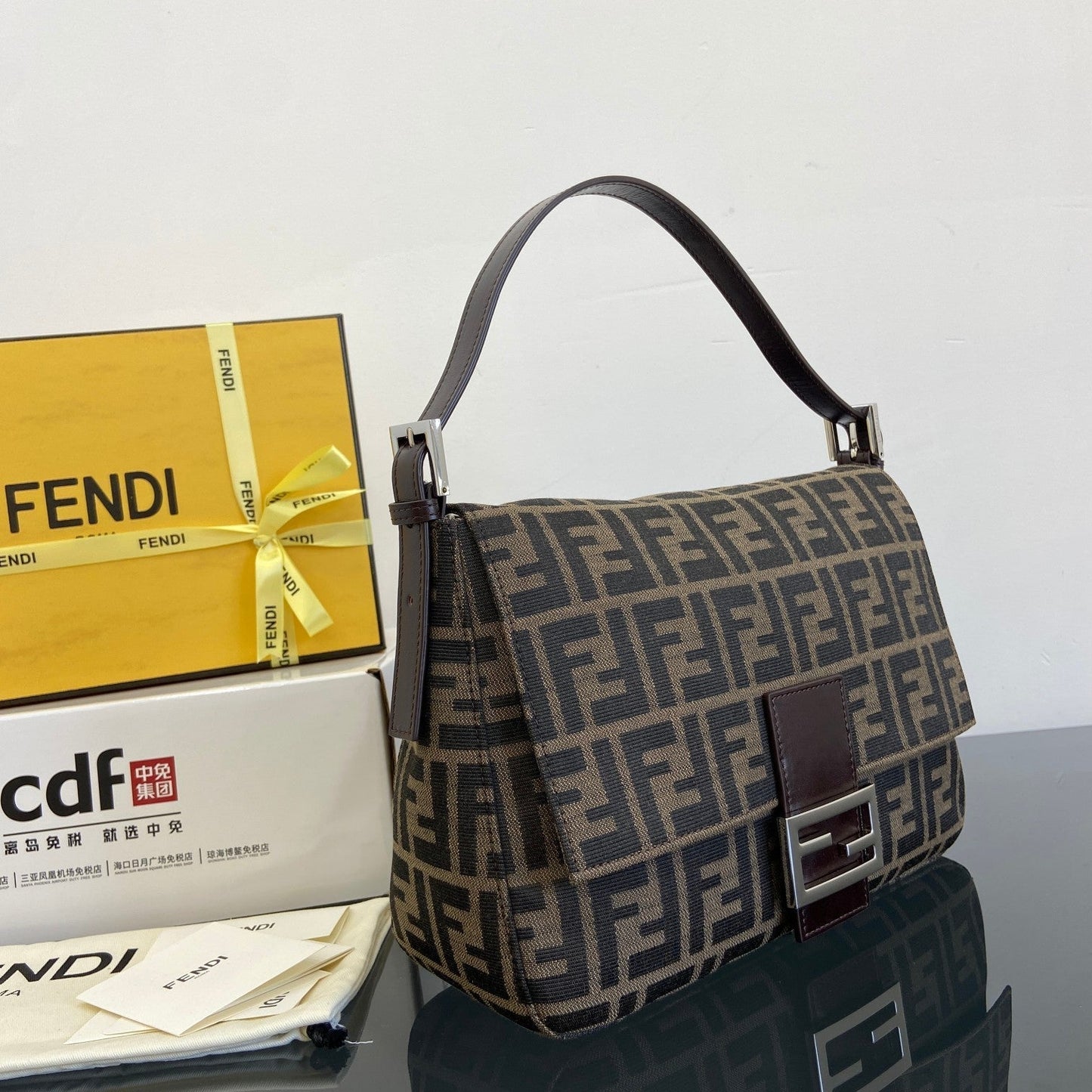 Fen New Vintage baguette bags